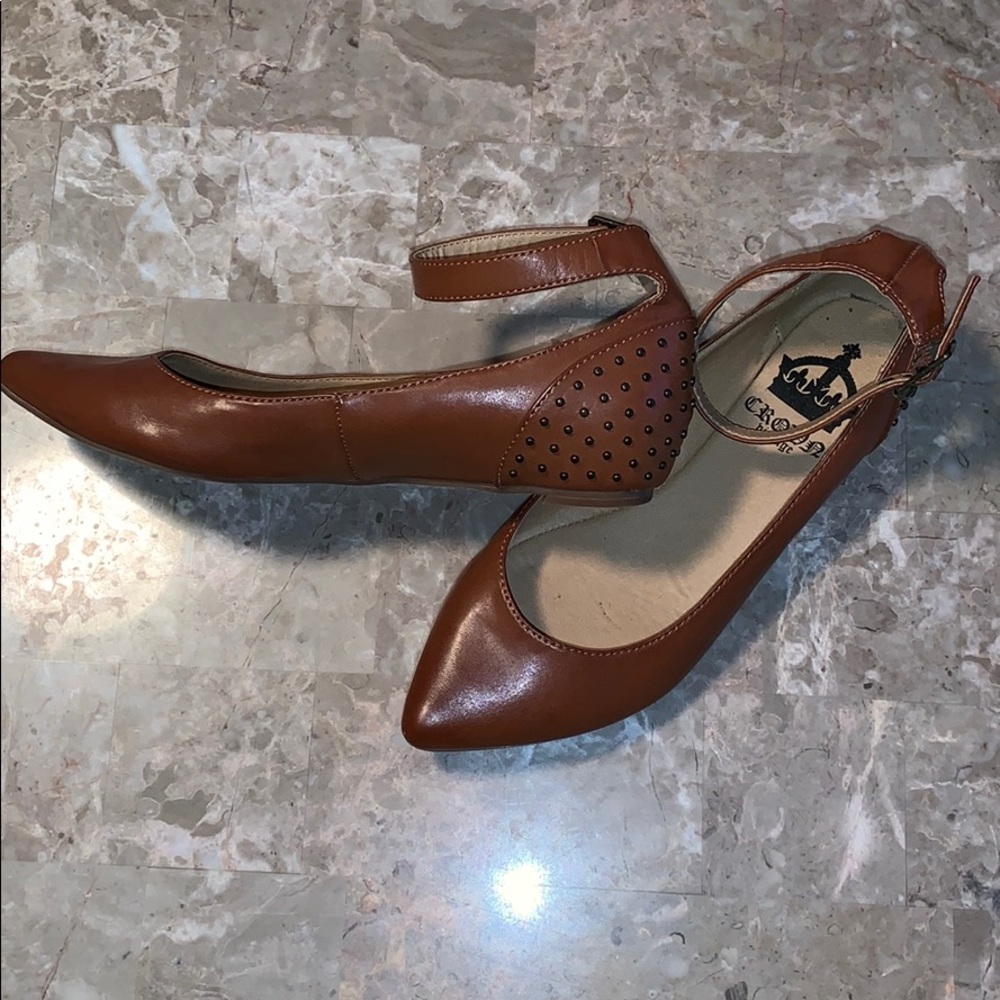Crown Vintage flats